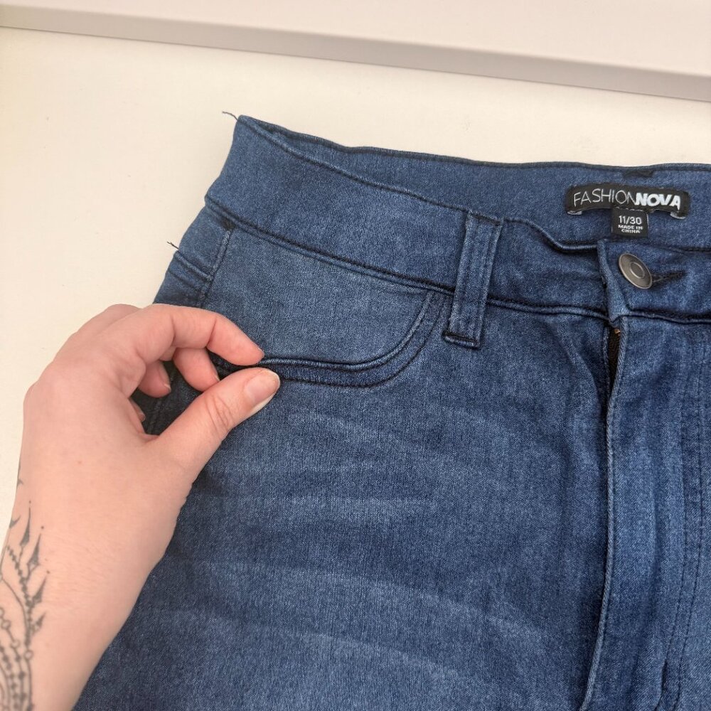 Fashion Nova Ultra-High-Waist Jegging Pants | Dark Wash | Size 11/30 - Picture 4 of 9